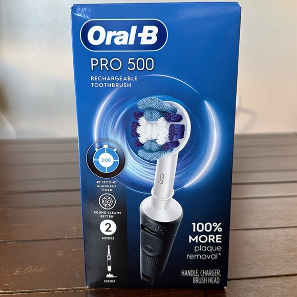 Oral B Pro 500 rechargeable toothbrush with extra heads and floss NIB - Picture 2 of 7